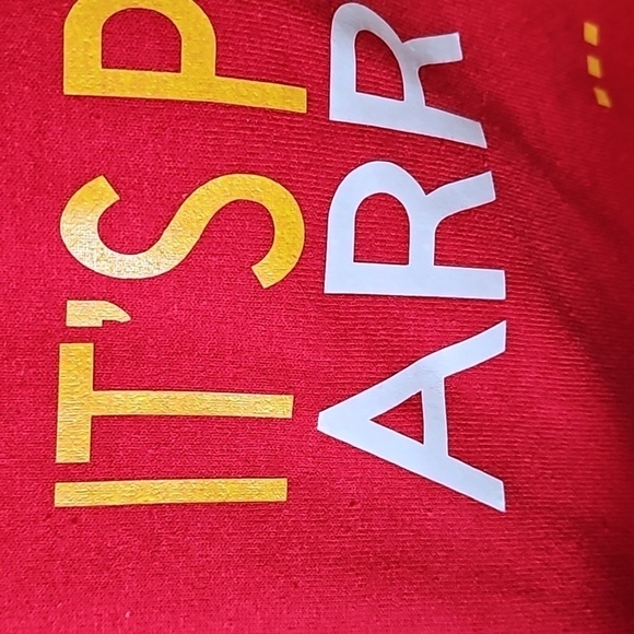 Gildan Red Long Sleeve Sweatshirt with "Arrowhead" Graphics NWOT - Picture 4 of 14